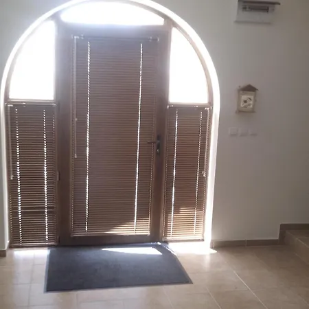 Romana Villa *
